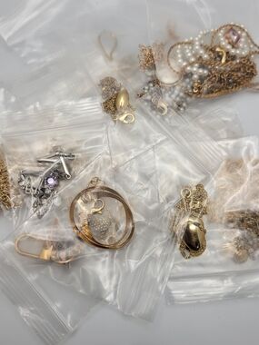 I've Got Lots of Jewelries - Lot 2